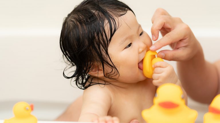 子供とお風呂の写真