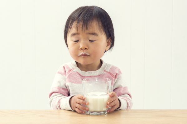子供と牛乳神話